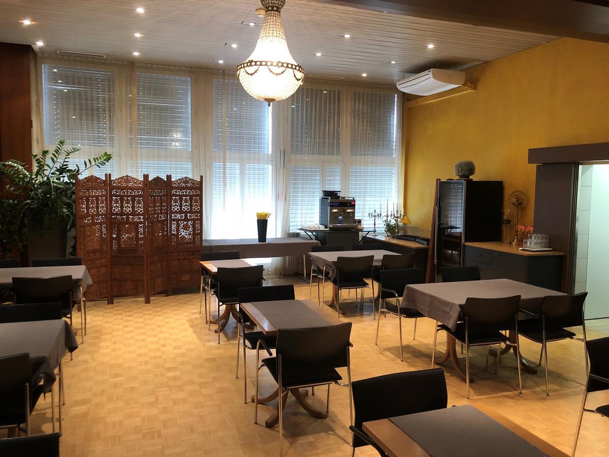 Zys Hotel Ветинген Екстериор снимка